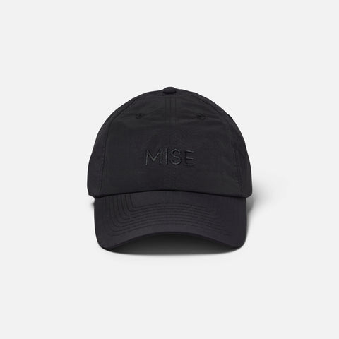 MISE Dad Cap in black: classic 6-panel hat for chefs made from breathable recycled polyester with mesh panels for ventilation