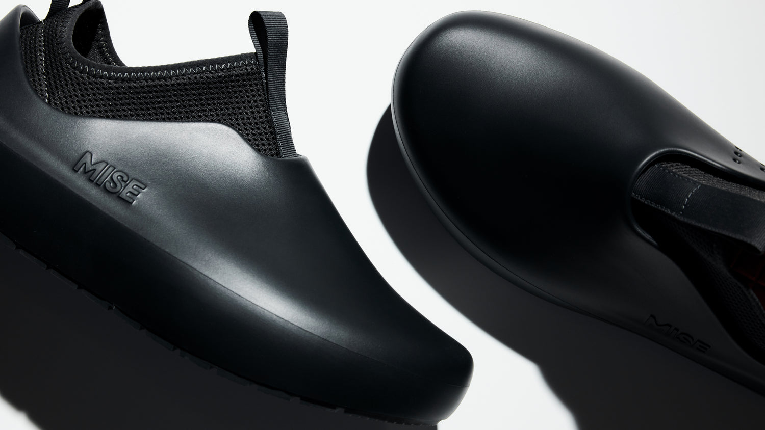 The All Day 2 kitchen shoes in black lateral view and top view