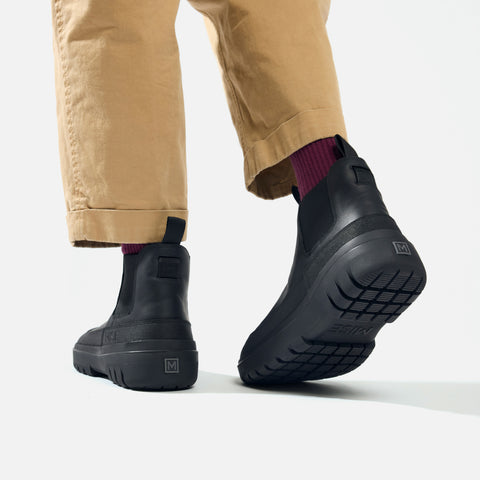 MISE Chelsea 2 slip-resistant kitchen boot in black on foot heel view