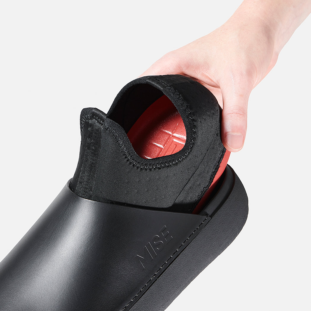 MISE Standard neoprene and BLOOM foam removable insole being removed