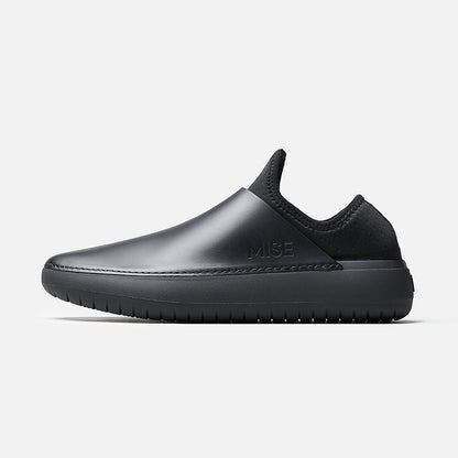 MISE Standard black leather non-slip kitchen shoe, side view