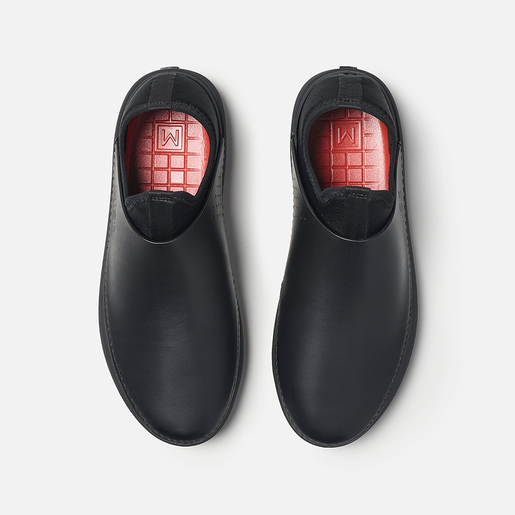 MISE Standard black leather non-slip kitchen shoes, top view